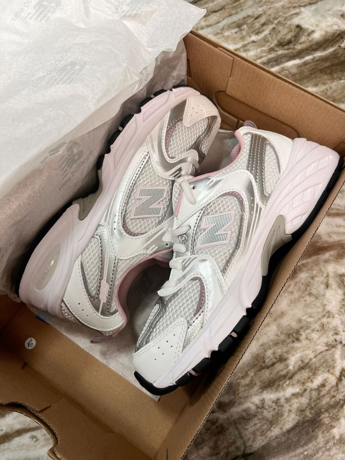 New Balance 530 Blanco y Rosa