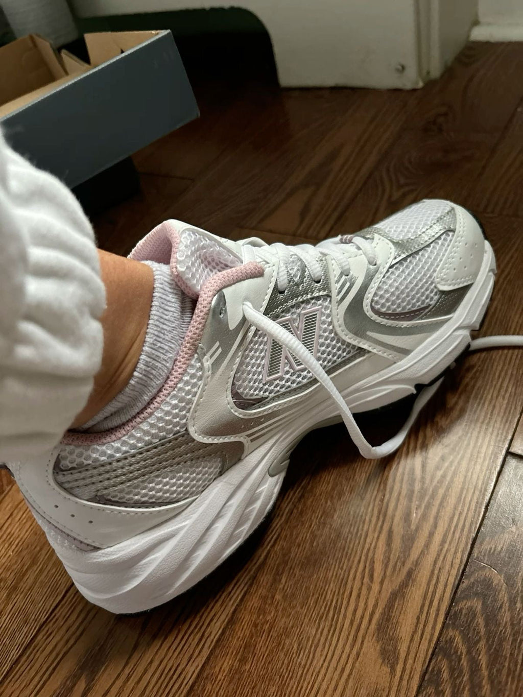 New Balance 530 Blanco y Rosa